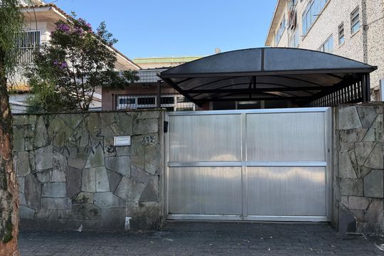 Fachada de casa para alugar com 2 quartos, 150m² em Embaré, Santos