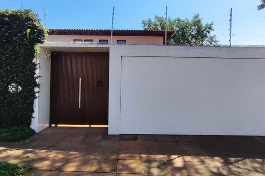 Fachada de casa à venda com 4 quartos, 391m² em Boaçava, São Paulo