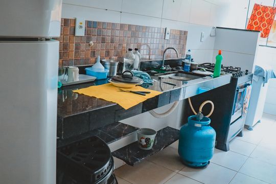 Cozinha de casa de condomínio para alugar com 2 quartos, 67m² em Unamar, Cabo Frio