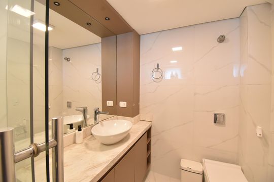 Banheiro 2 de apartamento à venda com 2 quartos, 79m² em Alto da Xv, Curitiba