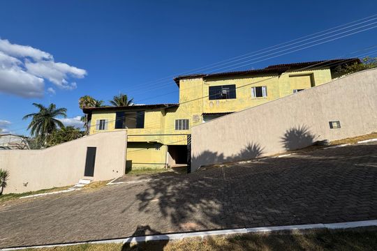 Fachada  de casa para alugar com 4 quartos, 120m² em Colônia Agrícola Arniqueira, Brasília