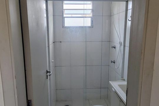 Banheiro de apartamento à venda com 2 quartos, 44m² em Jardim Marcia, Campinas