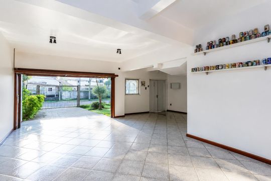 Área externa de casa à venda com 6 quartos, 432m² em Jardim São Pedro, Porto Alegre