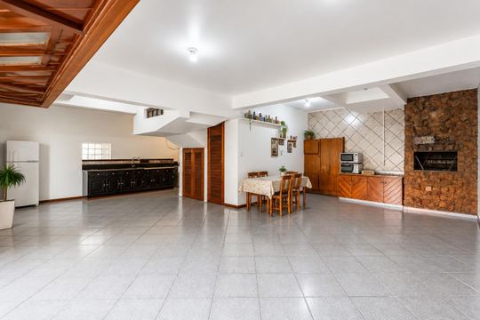 Área externa de casa à venda com 6 quartos, 432m² em Jardim São Pedro, Porto Alegre