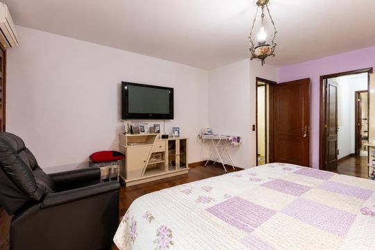 Quarto de casa à venda com 6 quartos, 432m² em Jardim São Pedro, Porto Alegre
