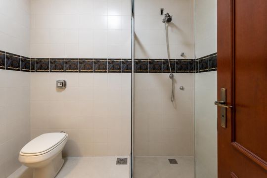 Banheiro de casa à venda com 6 quartos, 432m² em Jardim São Pedro, Porto Alegre