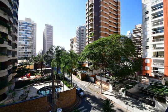 Sala - Vista de apartamento à venda com 1 quarto, 40m² em Cambuí, Campinas