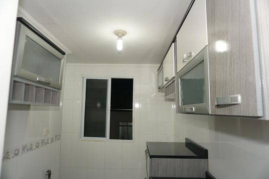 Cozinha de apartamento para alugar com 2 quartos, 52m² em Jardim Guaruja, Embu das Artes