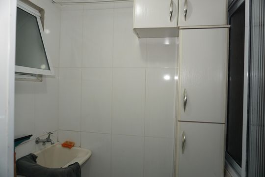 Lavanderia de apartamento para alugar com 2 quartos, 52m² em Jardim Guaruja, Embu das Artes