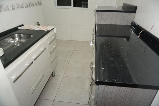Cozinha de apartamento para alugar com 2 quartos, 52m² em Jardim Guaruja, Embu das Artes