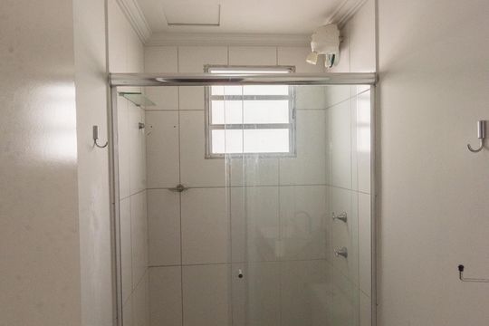 Banheiro de apartamento para alugar com 2 quartos, 45m² em Loteamento Parque São Martinho, Campinas
