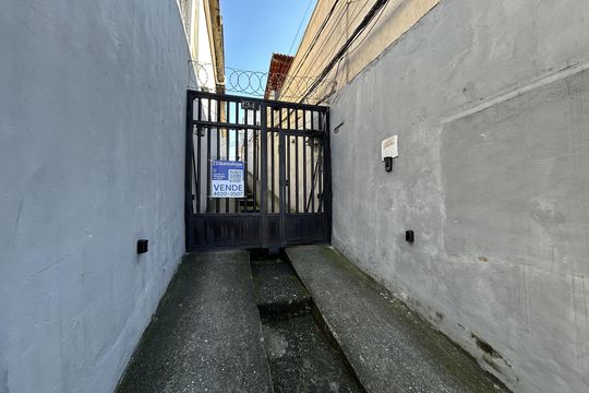 Fachada + placa de casa à venda com 2 quartos, 70m² em Abolição, Rio de Janeiro