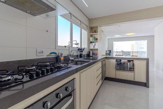 Apartamento à venda com 3 quartos, 143m² em Vila Ipojuca, São Paulo