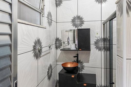 Banheiro de casa para alugar com 2 quartos, 50m² em Brás de Pina, Rio de Janeiro