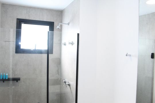 Banheiro de kitnet/studio à venda com 1 quarto, 30m² em Higienópolis, São Paulo