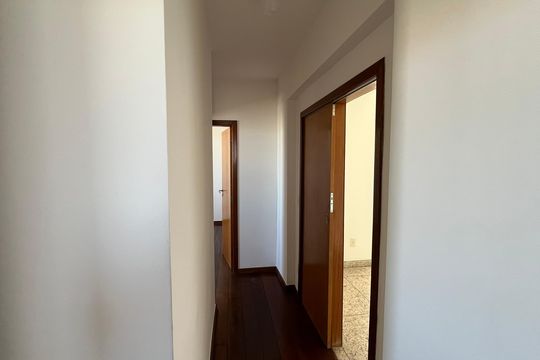 Corredor de apartamento para alugar com 1 quarto, 90m² em Grajaú, Belo Horizonte