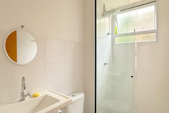 Banheiro de apartamento para alugar com 2 quartos, 38m² em Serraria, São José