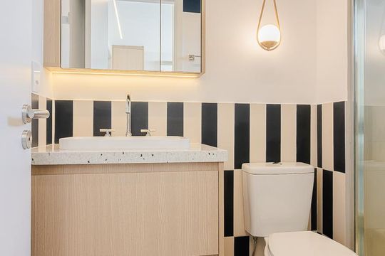 Banheiro da Suíte de apartamento para alugar com 1 quarto, 30m² em Pinheiros, São Paulo