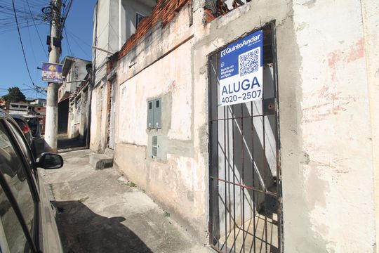 Fachada de casa para alugar com 1 quarto, 55m² em Jardim Toca, São Paulo