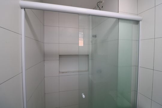 Banheiro de apartamento à venda com 1 quarto, 34m² em Vila Lucia, São Paulo