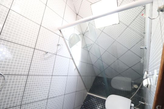 Banheiro do Quarto 1 de casa para alugar com 4 quartos, 170m² em Santa Luzia, Uberlândia