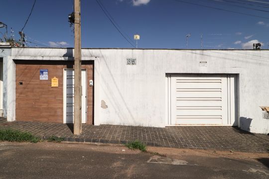 Fachada de casa para alugar com 4 quartos, 170m² em Santa Luzia, Uberlândia