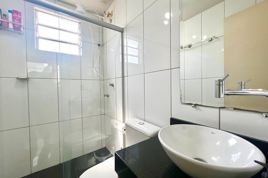 Banheiro Social de apartamento à venda com 2 quartos, 45m² em Arvoredo, Contagem