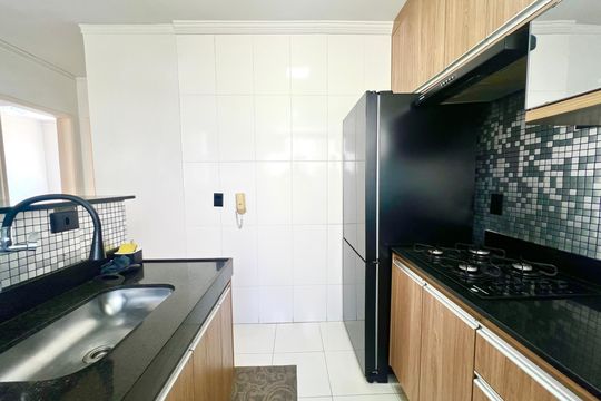 Cozinha de apartamento à venda com 2 quartos, 45m² em Arvoredo, Contagem