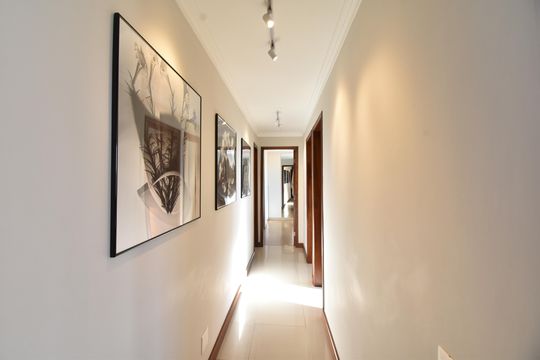 Corredor de apartamento à venda com 3 quartos, 154m² em Alto da Xv, Curitiba