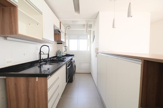 Cozinha de apartamento para alugar com 2 quartos, 57m² em Parque Reboucas, São Paulo
