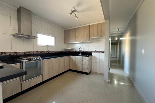 Cozinha de casa para alugar com 3 quartos, 75m² em Vila Sao Silvestre, Barueri