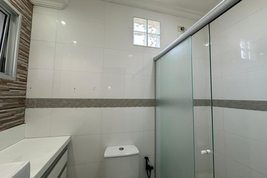 Banheiro da Suíte de casa para alugar com 3 quartos, 75m² em Vila Sao Silvestre, Barueri