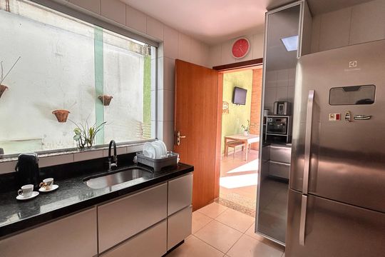 Casa para alugar com 4 quartos, 220m² em Castelo, Belo Horizonte