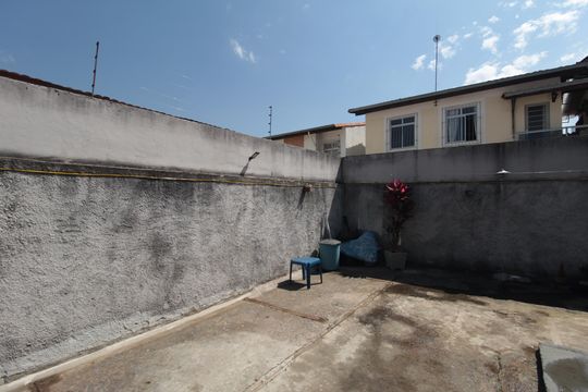 Quintal de casa de condomínio para alugar com 4 quartos, 140m² em Santa Monica, Belo Horizonte