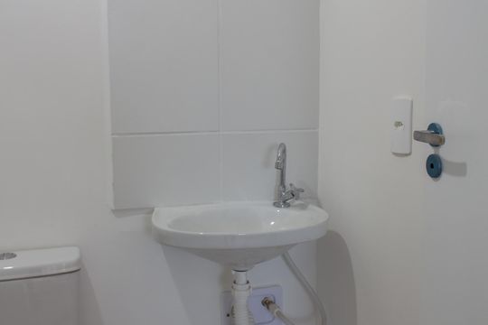 Banheiro de apartamento para alugar com 2 quartos, 42m² em Várzea de Baixo, São Paulo