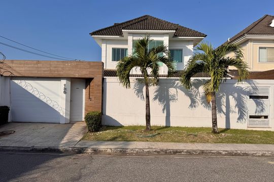 Fachada de casa de condomínio à venda com 3 quartos, 600m² em Recreio dos Bandeirantes, Rio de Janeiro
