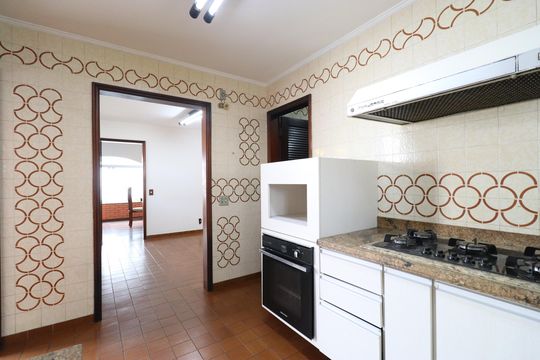 Cozinha e Área de serviço  de casa à venda com 4 quartos, 600m² em Lapa, São Paulo