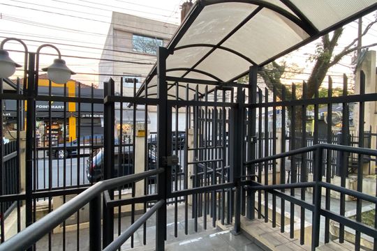 Fachada e portaria de apartamento à venda com 3 quartos, 84m² em Vila Yara, Osasco