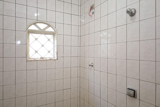 Banheiro de casa para alugar com 2 quartos, 60m² em Vila Verde, São Paulo