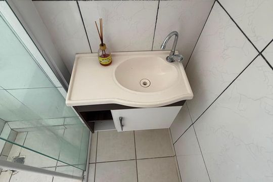 Banheiro de apartamento para alugar com 2 quartos, 44m² em Jardim Nova Cidade, Guarulhos