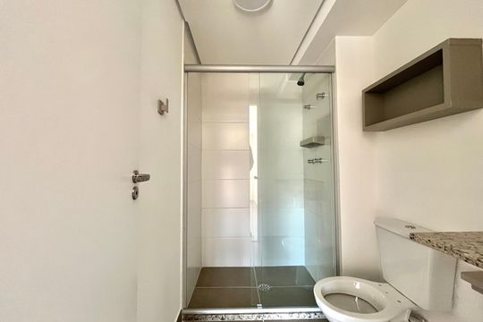 Banheiro de apartamento para alugar com 1 quarto, 28m² em Vila Clementino, São Paulo