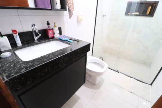 Banheiro do Quarto 3 de casa para alugar com 3 quartos, 70m² em Jardim Europa, Uberlândia
