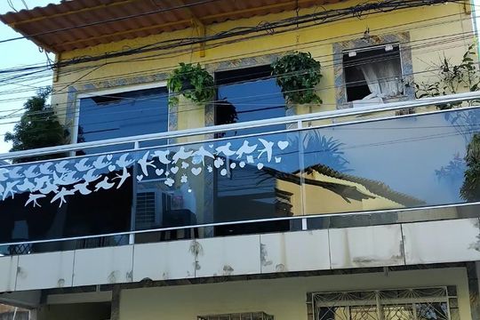 Fachada de casa à venda com 3 quartos, 120m² em Campo Grande, Rio de Janeiro