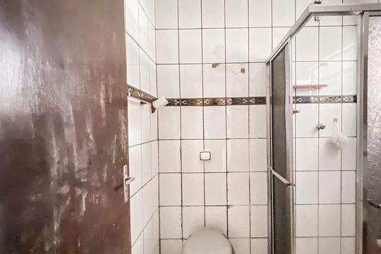 Banheiro  de casa à venda com 2 quartos, 200m² em Vila Uniao (zona Leste), São Paulo