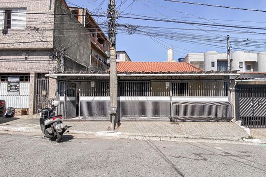 Fachada  de casa à venda com 2 quartos, 200m² em Vila Uniao (zona Leste), São Paulo