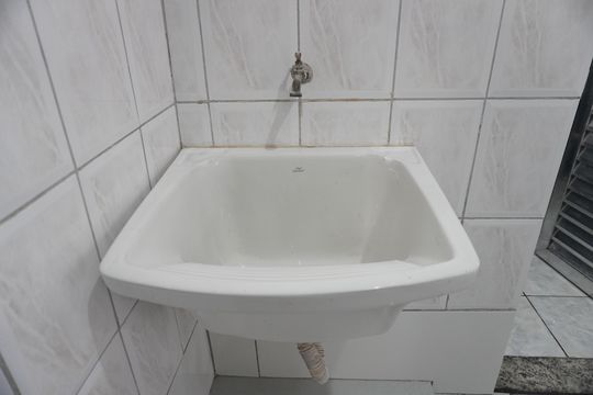 Casa para alugar com 1 quarto, 50m² em Vila Carmosina, São Paulo