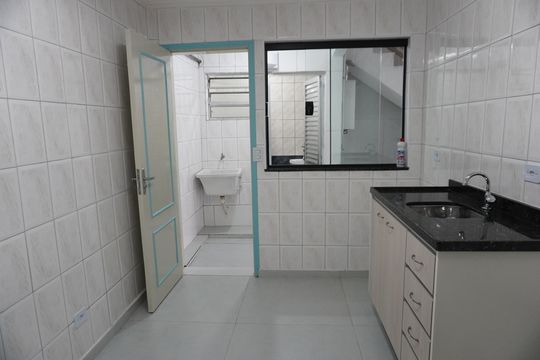 Casa para alugar com 1 quarto, 50m² em Vila Carmosina, São Paulo