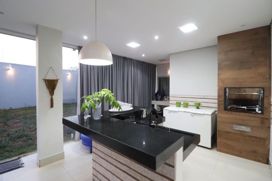 Varanda gourmet de casa para alugar com 3 quartos, 311m² em Shopping Park, Uberlândia