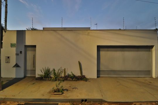 Fachada de casa para alugar com 3 quartos, 311m² em Shopping Park, Uberlândia