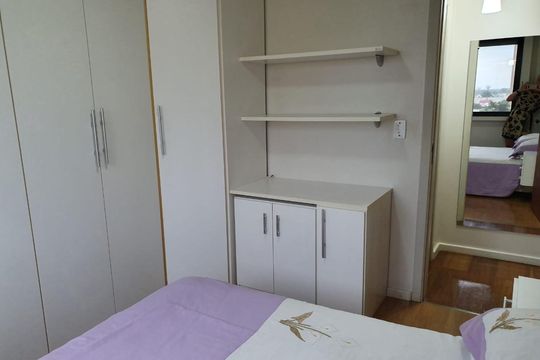 Quarto de apartamento para alugar com 1 quarto, 60m² em Centro, Pelotas